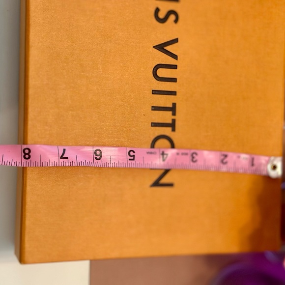 Louis Vuitton Magnetic Closure Box - Picture 7 of 10
